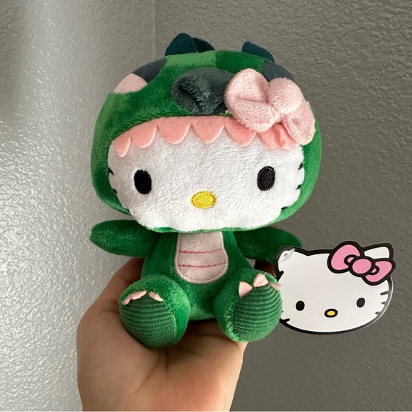 Hello Kitty 6” Dragon Costume Plush - Picture 1 of 7